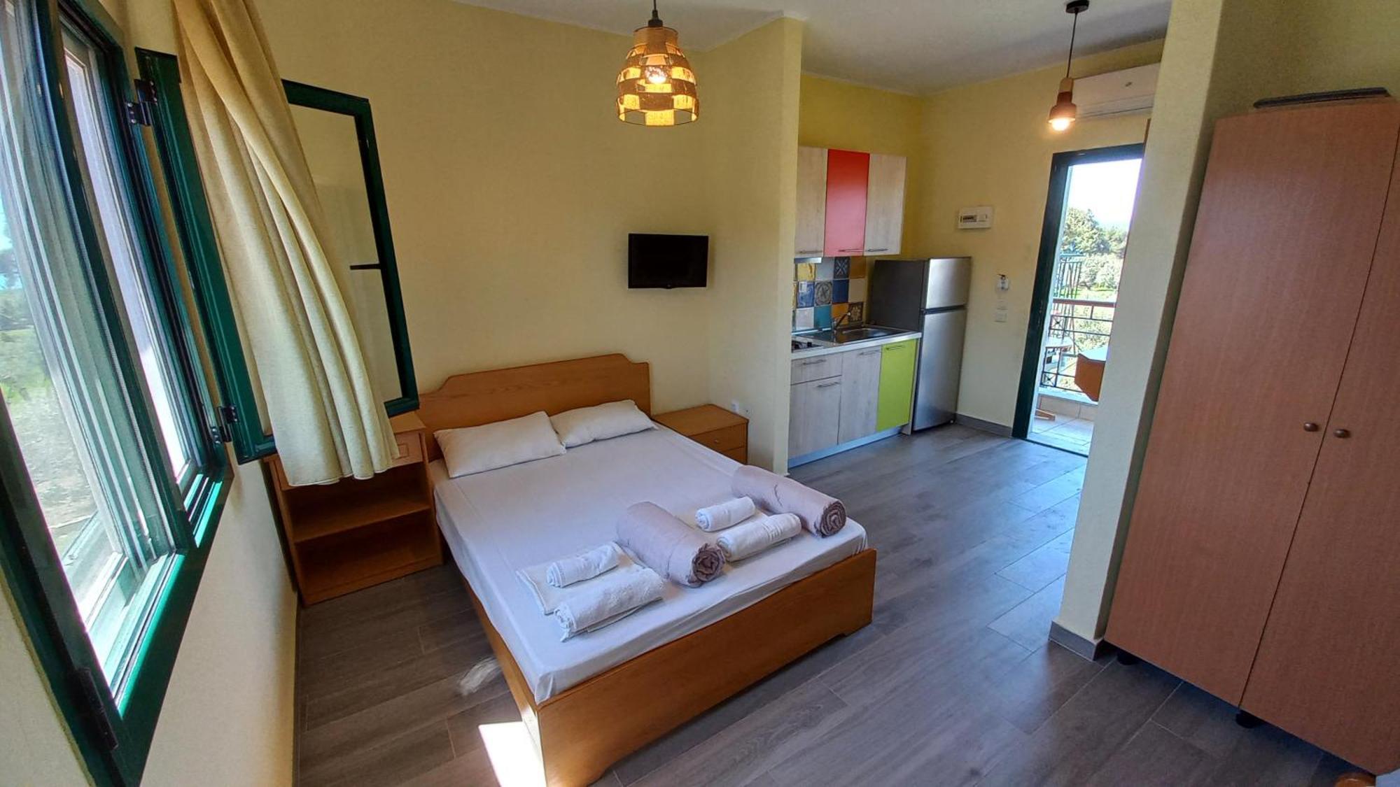 Sapfo Beach Studios Nikiti  Extérieur photo