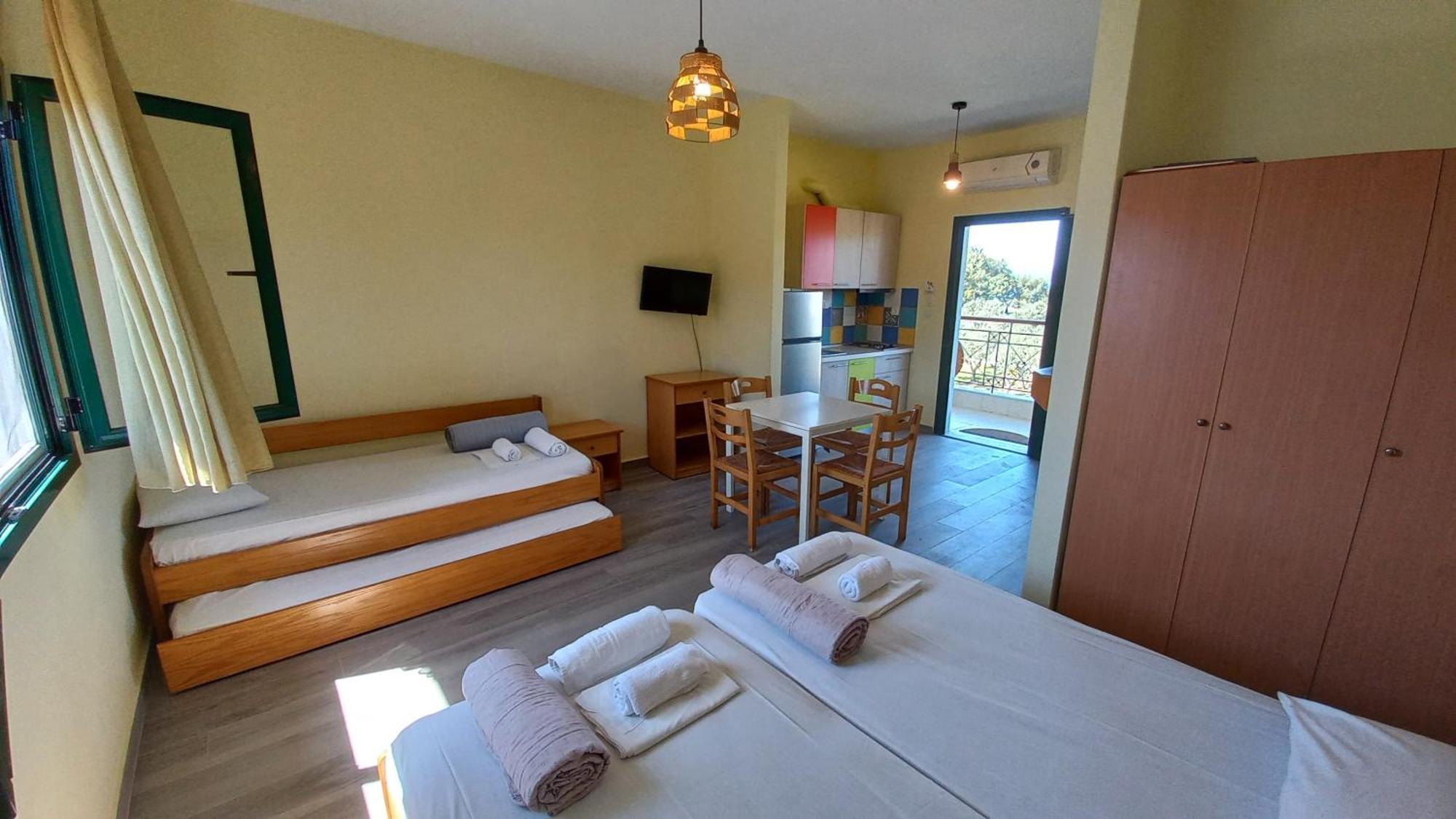 Sapfo Beach Studios Nikiti  Extérieur photo